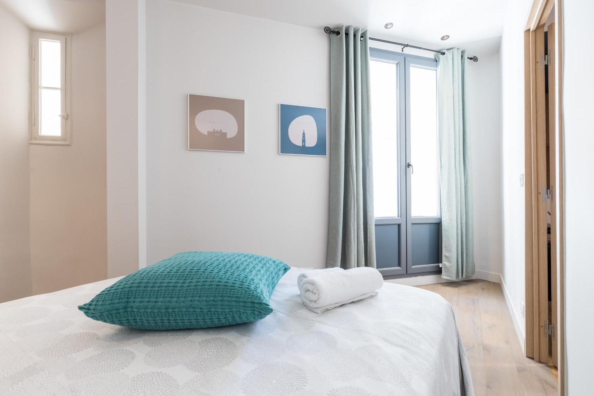 Refined & Cozy 1 Bedroom Downtown Apartment *